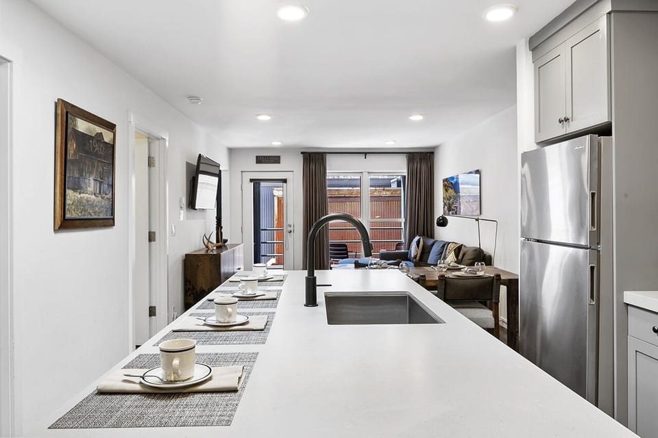 Condo, 2 Bedrooms | Private kitchen | Fridge, oven, coffee/tea maker, toaster