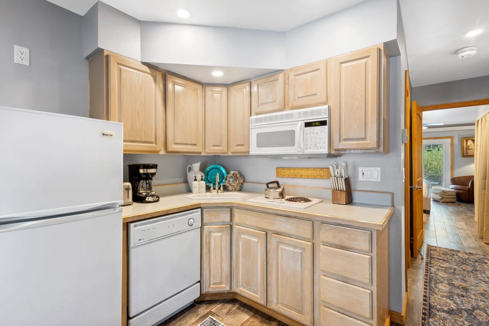 Condo, 1 Bedroom | Private kitchen | Coffee/tea maker, fridge, toaster