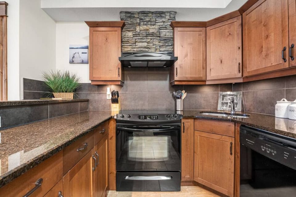 Full kitchen