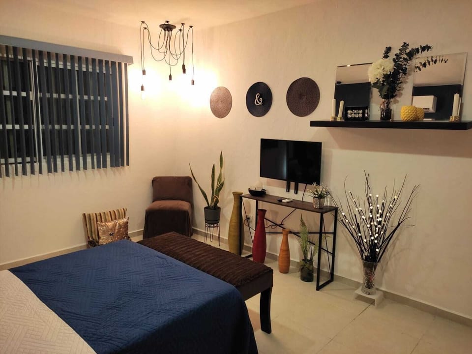 Deluxe Room | Laptop workspace, free WiFi, bed sheets