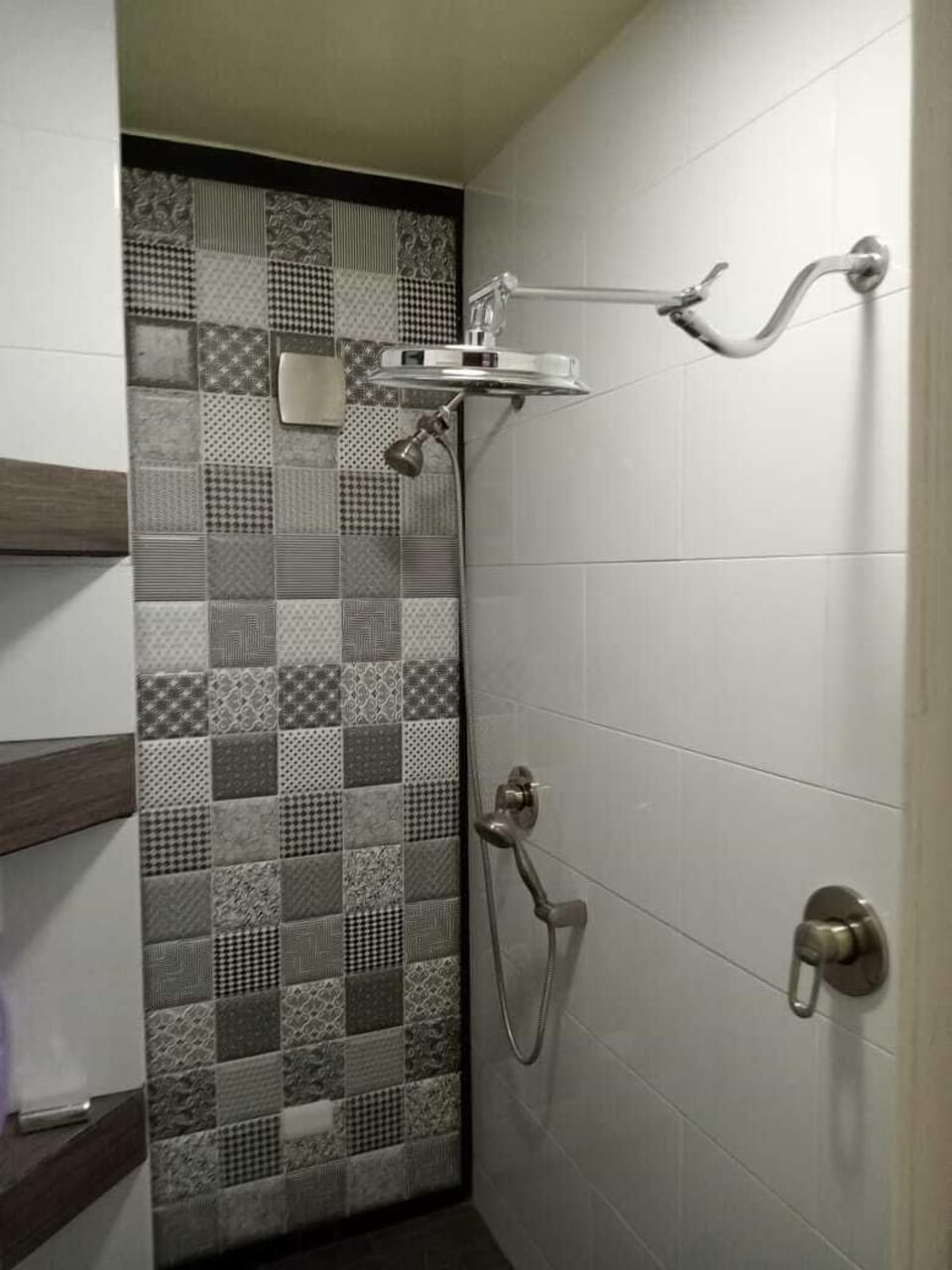 Economy Room | Bathroom | Free toiletries, towels, soap, shampoo
