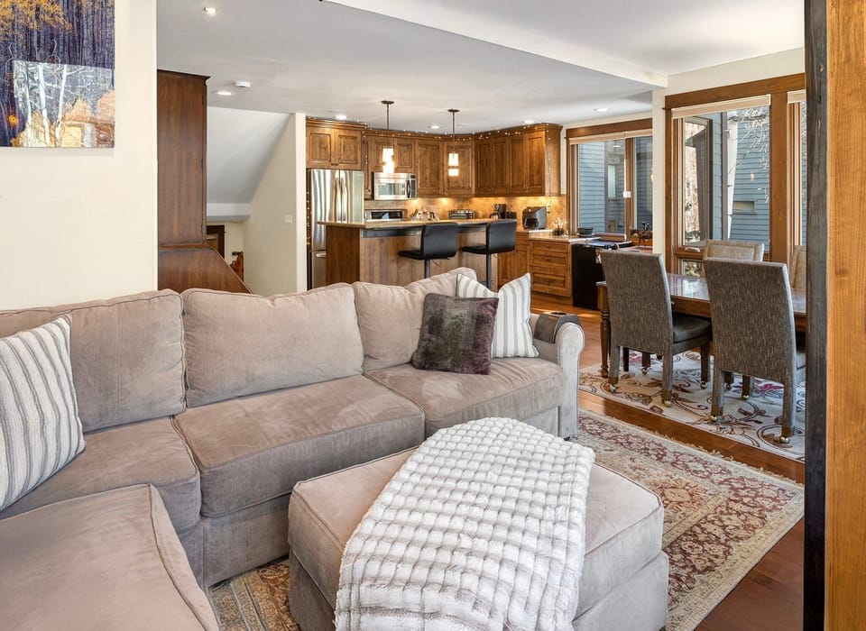 Condo, 1 Bedroom | Living area | Smart TV