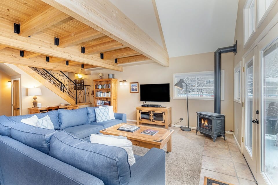 Condo, 3 Bedrooms | Living area