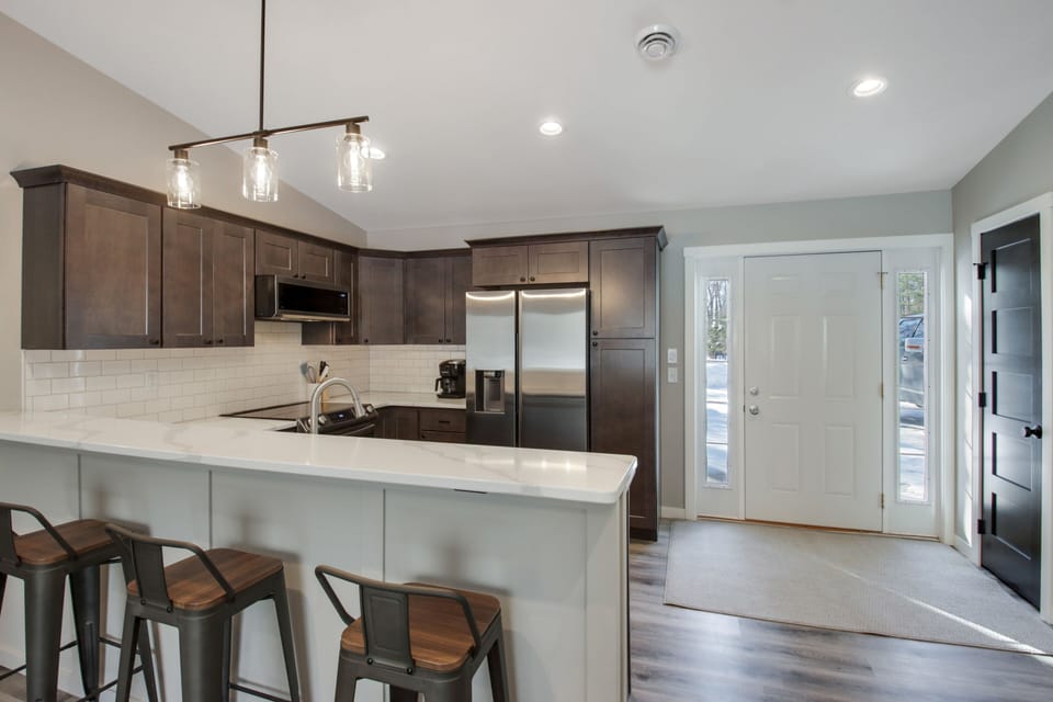 Entry and eat-in kitchen