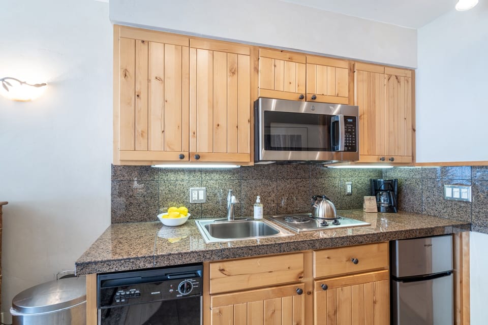 Condo, 1 Bedroom | Private kitchen | Coffee/tea maker, toaster