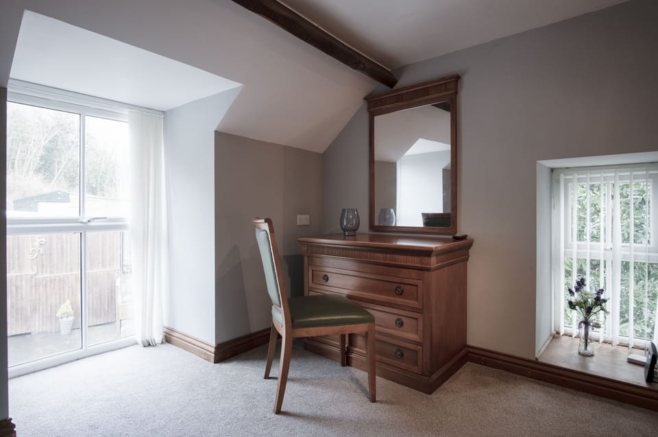 3 bedrooms, premium bedding, iron/ironing board, bed sheets