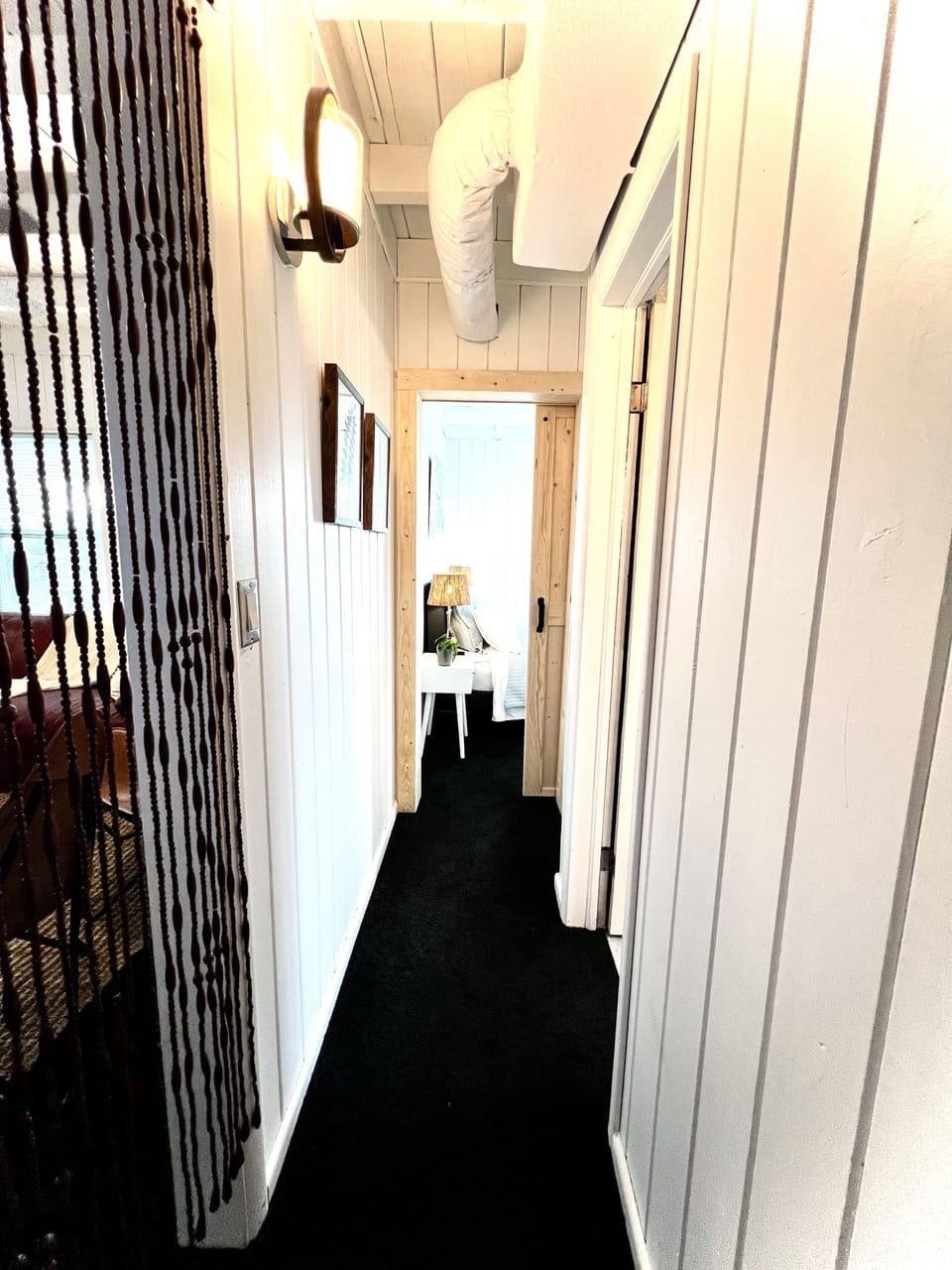 Hallway to 2nd bedroom 