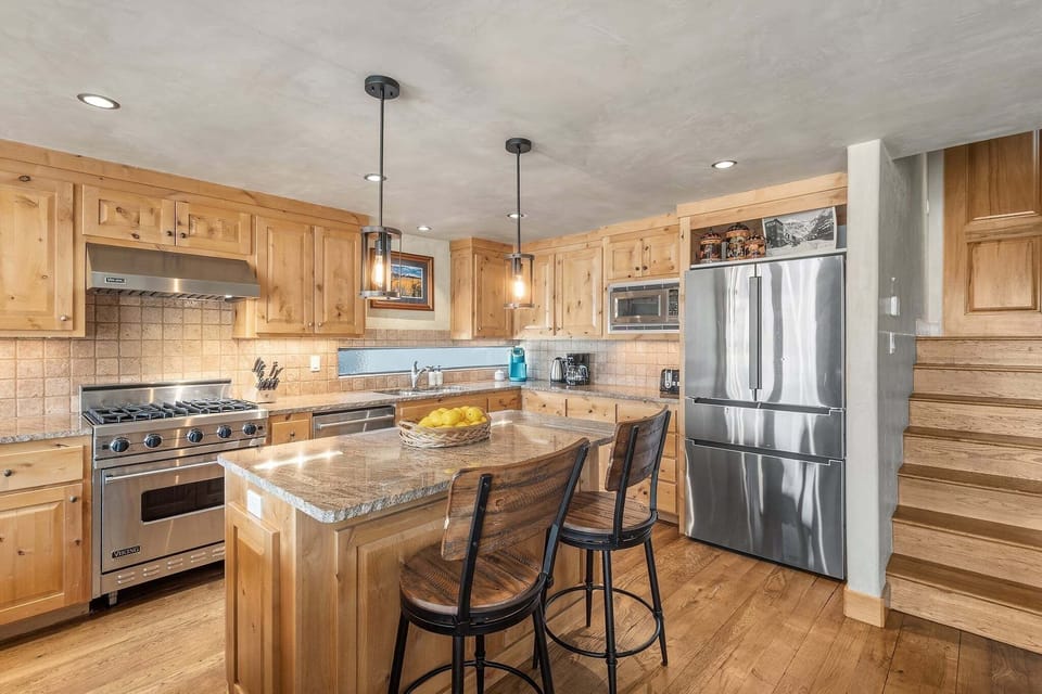 Condo, 2 Bedrooms | Private kitchen | Fridge, oven, coffee/tea maker, toaster