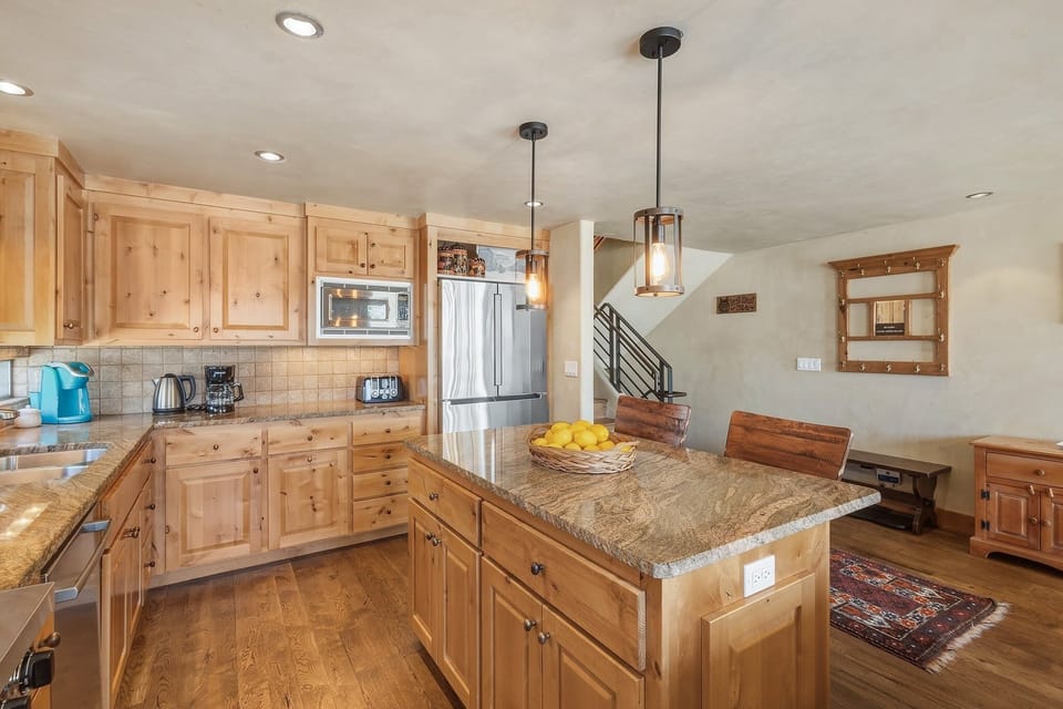 Condo, 2 Bedrooms | Private kitchen | Fridge, oven, coffee/tea maker, toaster