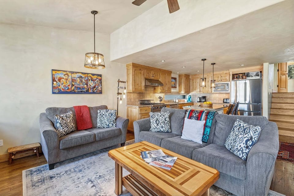 Condo, 2 Bedrooms | Living area | Smart TV
