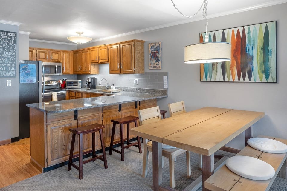 Condo, 2 Bedrooms | Dining