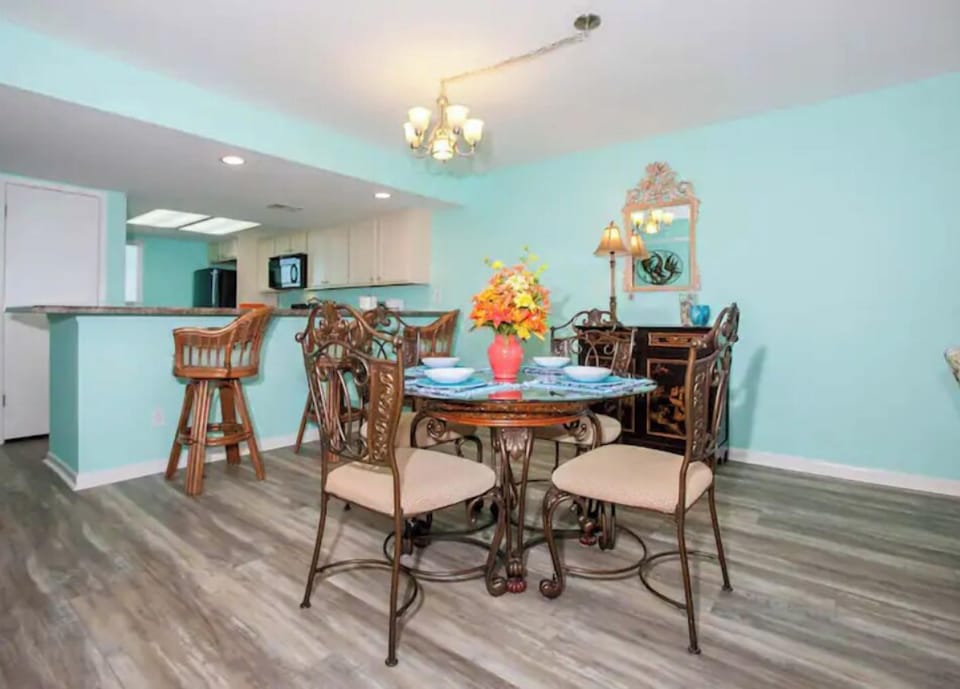 Dining and bar top seating