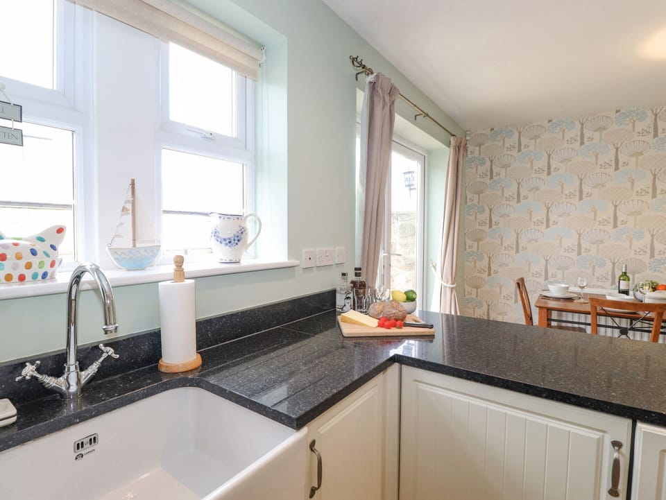 Cottage | Private kitchen | Fridge, dishwasher, cookware/dishes/utensils