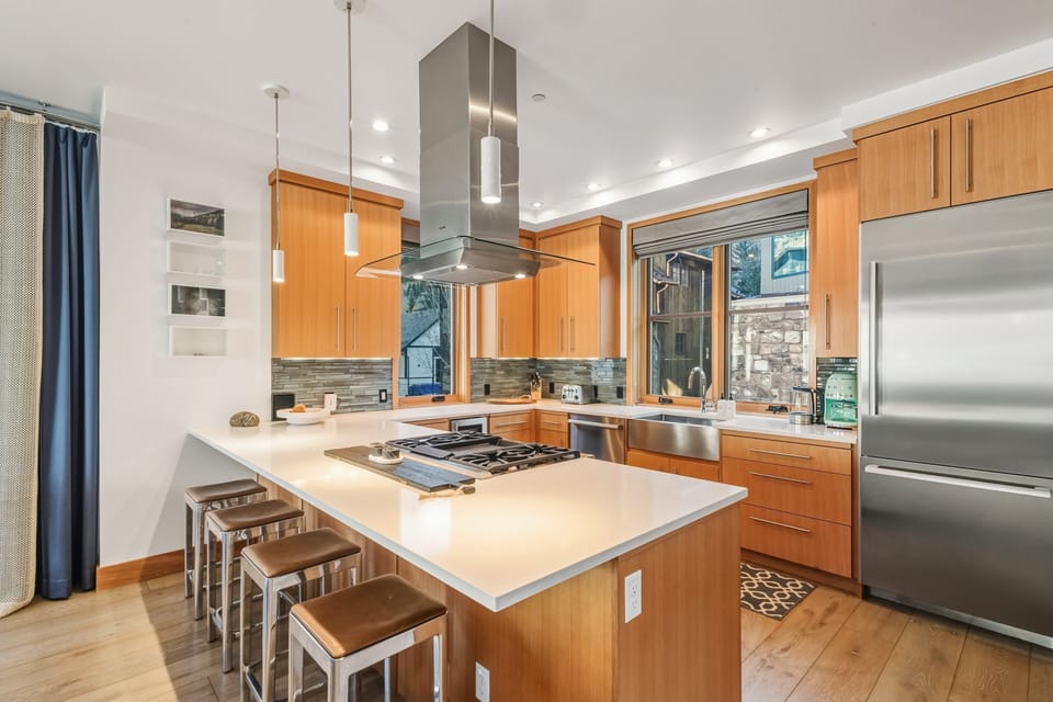 Townhome, 4 Bedrooms | Private kitchen | Coffee/tea maker, fridge, oven, toaster
