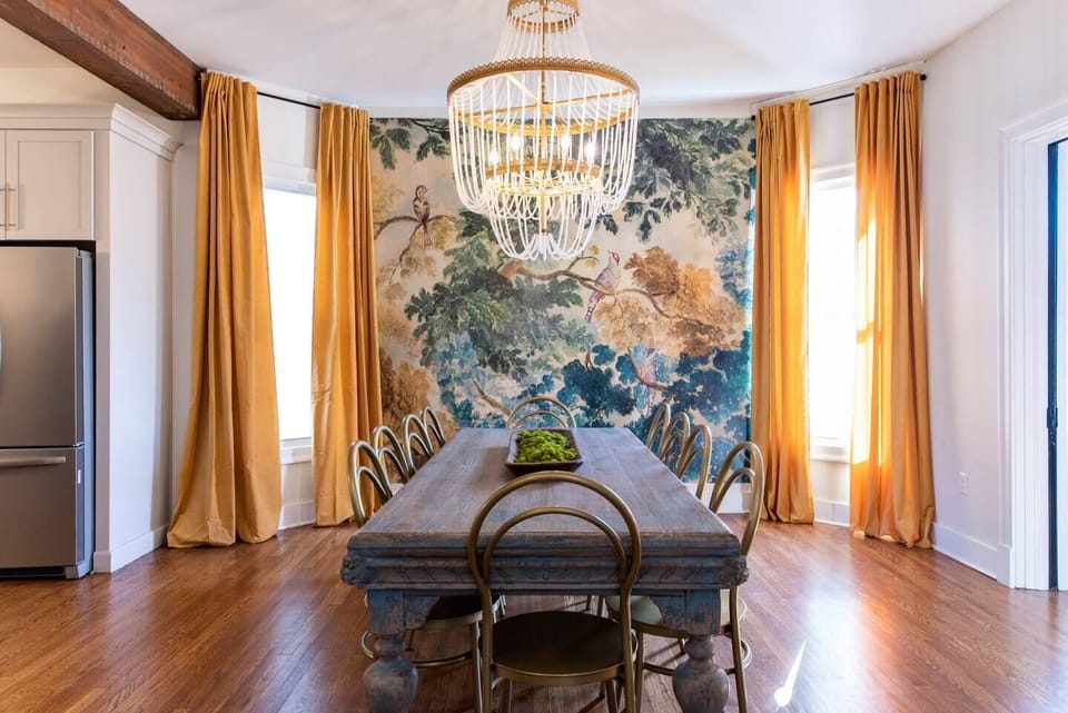 Spacious Dining Room*Seating for 10