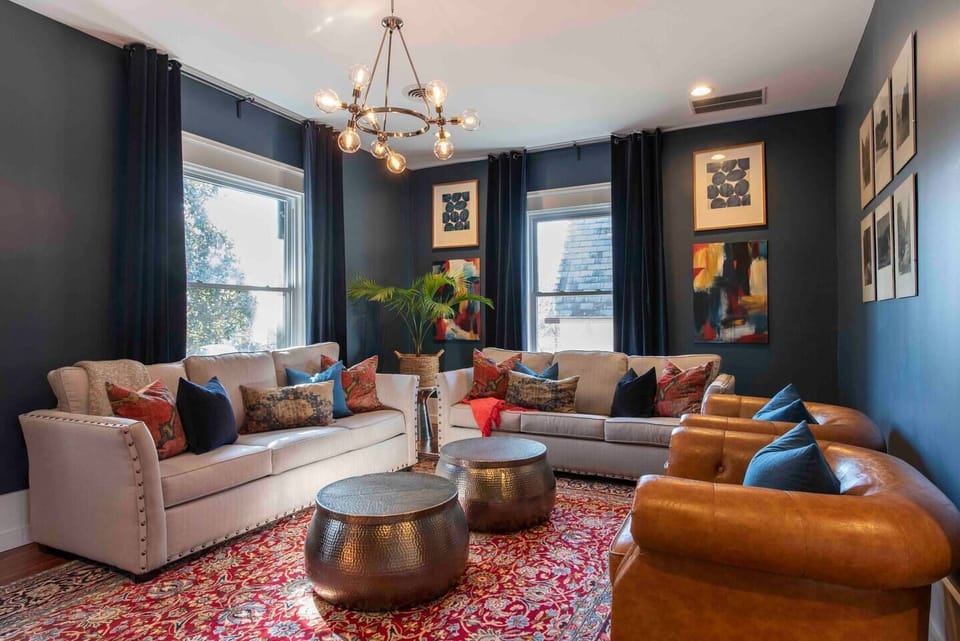 Spacious Family Room ~ Seating For Large Groups ~ 65" 4K Smart TV ~ Blue Tooth Speaker ~ Queen Size Pullout ~ Blackout Drapes