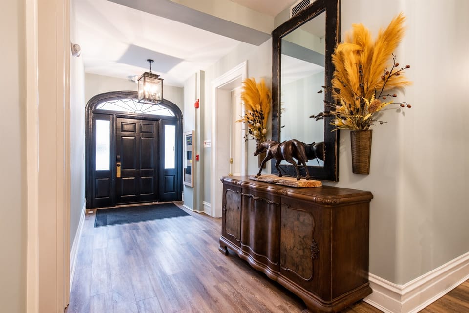 Private Front Entry For Woodford Hotel Guests