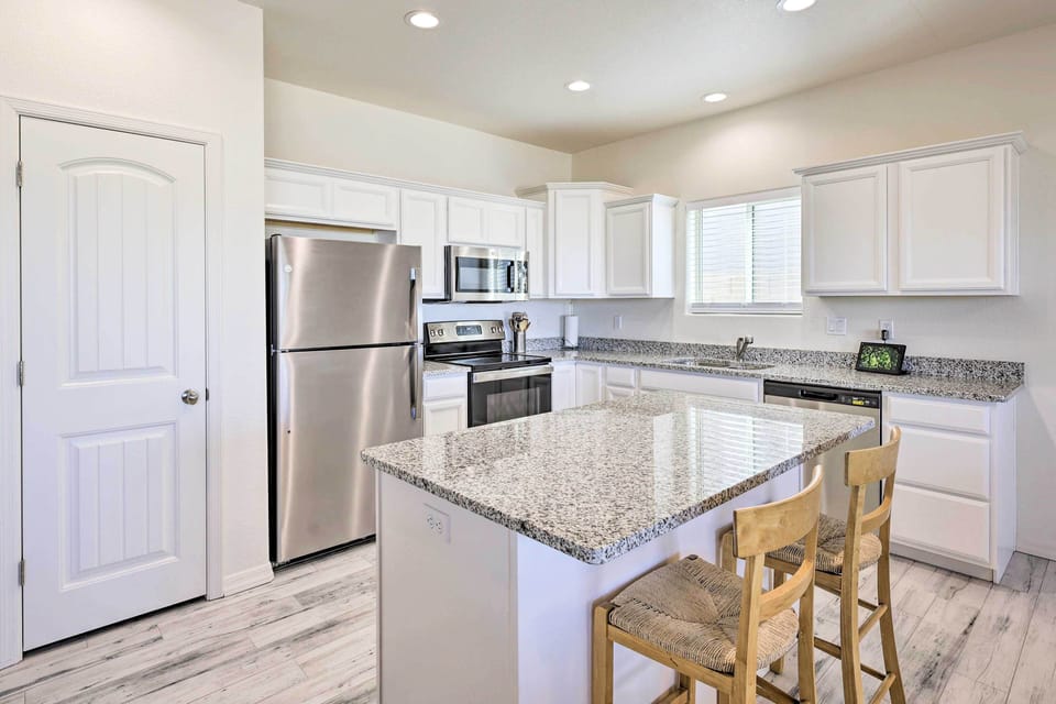 Kitchen | Cooking Basics | Coffee Maker | Paper Towels/Trash Bags Provided