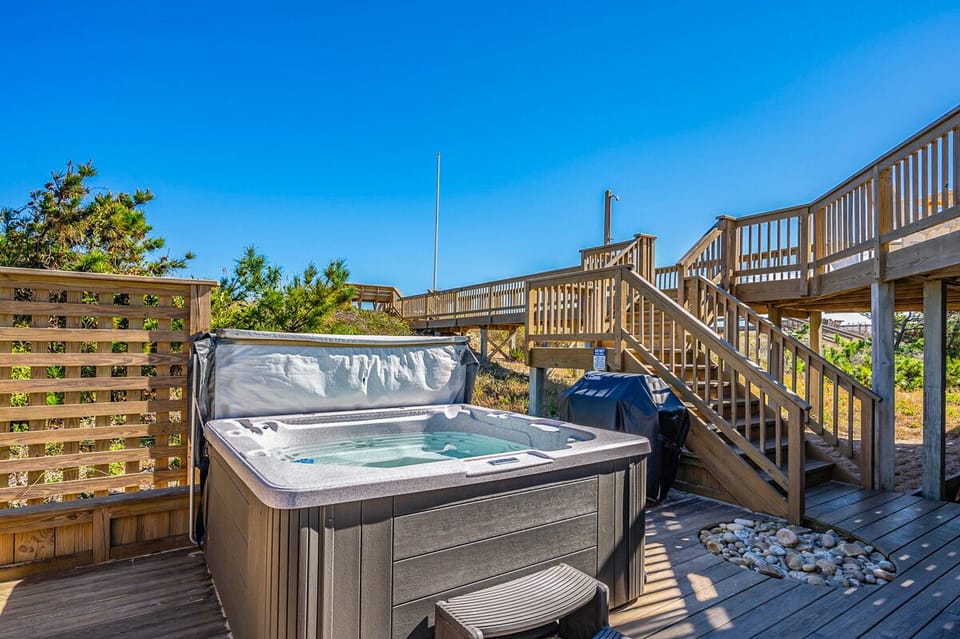 Hot Tub 2023