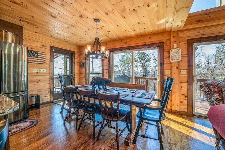 Dining Area with Seating for 8 Guests