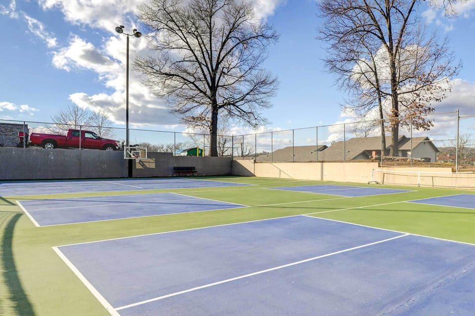 Pointe Royale | Tennis Courts | Basketball Courts