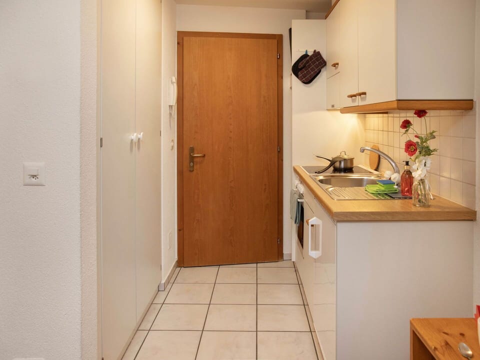Wall, Flooring, Wood, Interior Design, Floor, Countertop, Major Appliance, Kitchen Appliance, Kitchen, Cabinetry