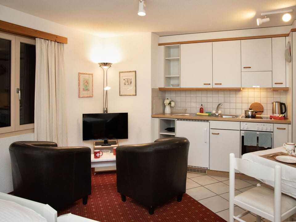 Furniture, Interior Design, Wood, Flooring, Ceiling, Room, Table, Floor, Television, Lighting