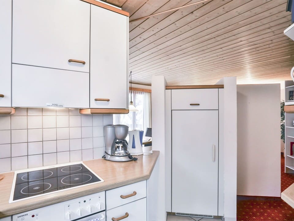 Cabinetry, Building, Kitchen Appliance, Kitchen, Home Appliance, Gas Stove, Cooktop, Wood, Lighting, Kitchen Stove