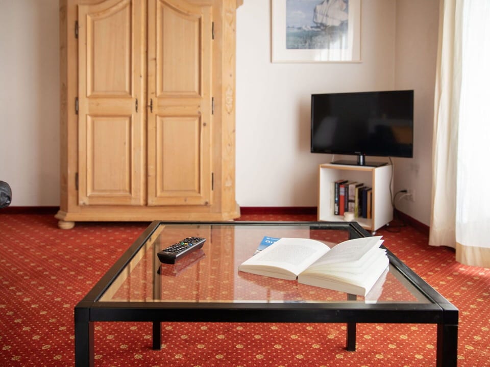 Furniture, Interior Design, Wood, Flooring, Floor, Room, Table, Apartment, Coffee Table, Living Room