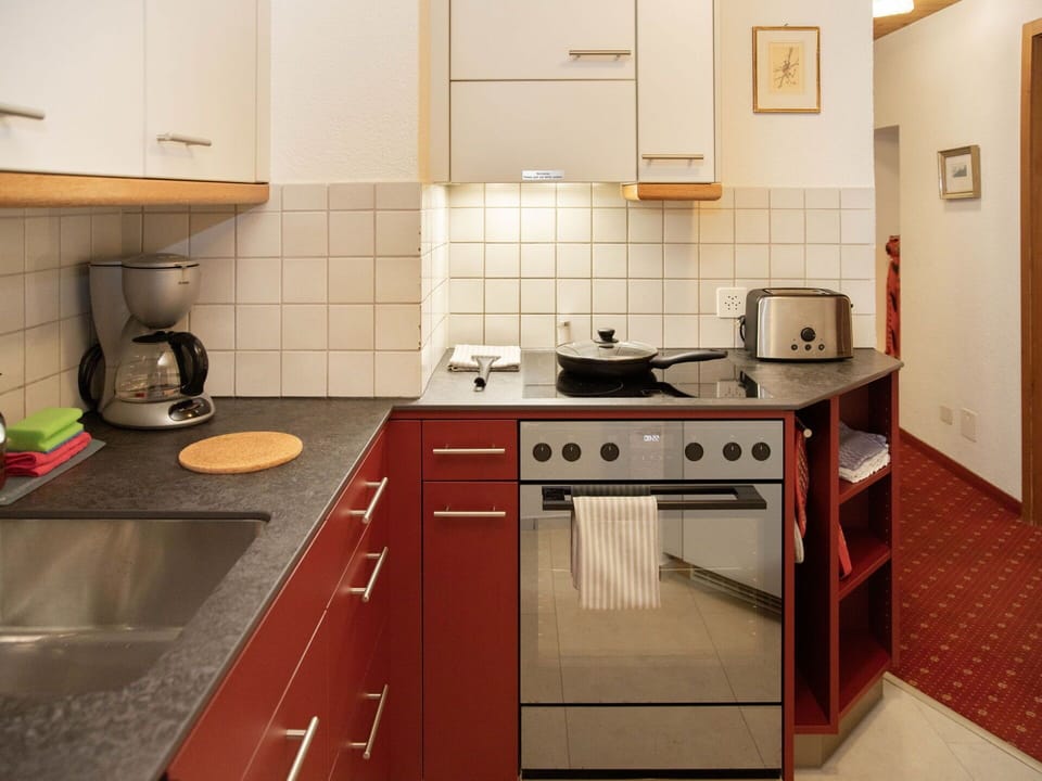 Kitchen Appliance, Kitchen, Major Appliance, Wood, Flooring, Furniture, Interior Design, Countertop, Cabinetry, Floor