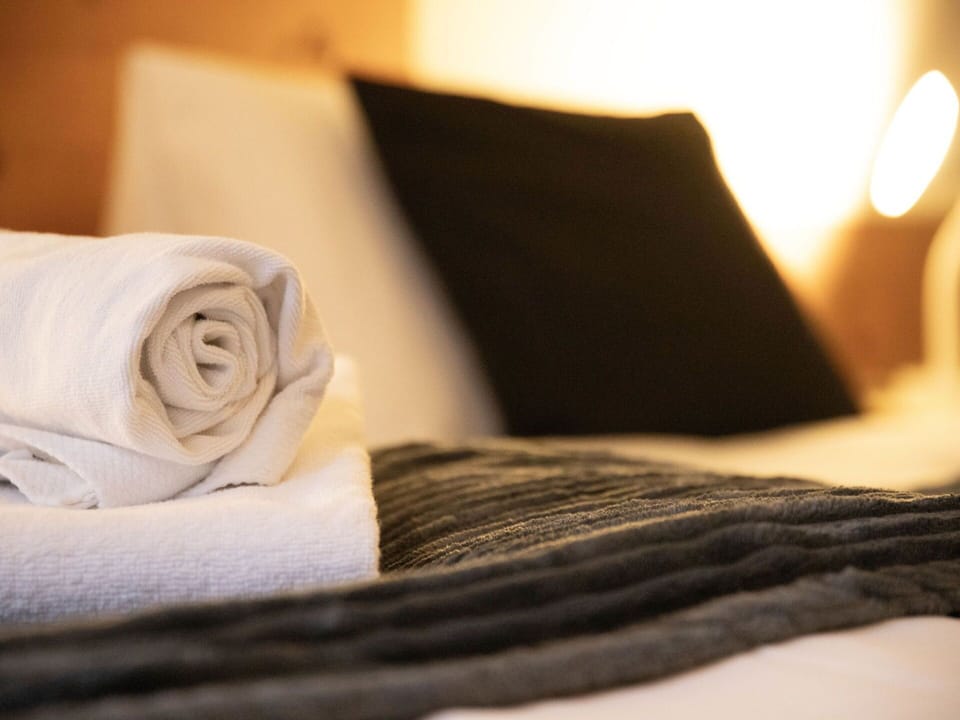 Linens, Bedroom, Textile, Furniture, Bed Sheet, Bedding, Lighting, Comfort, Bed, Room