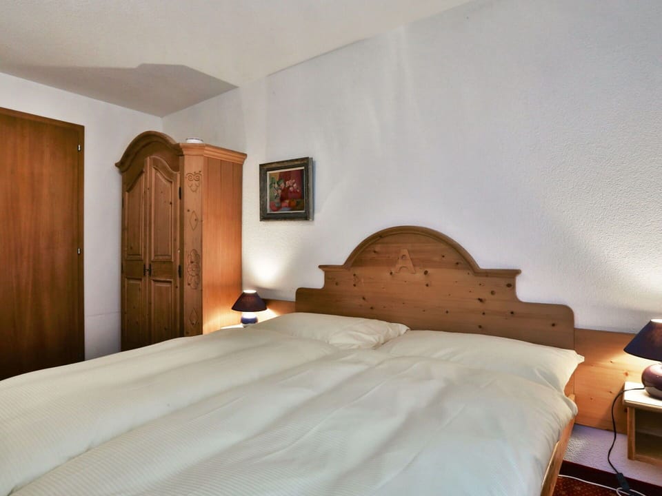 Brown, Furniture, Comfort, Textile, Wood, Building, Bed Frame, Interior Design, Door, Floor