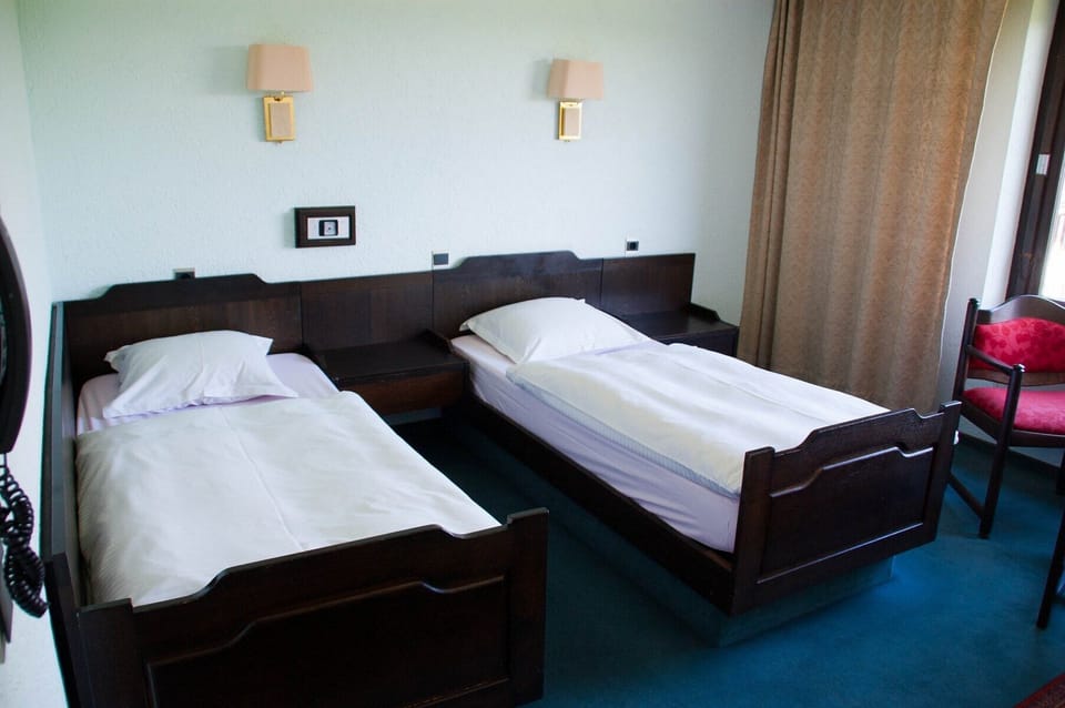 Premium bedding, desk, travel crib, free WiFi