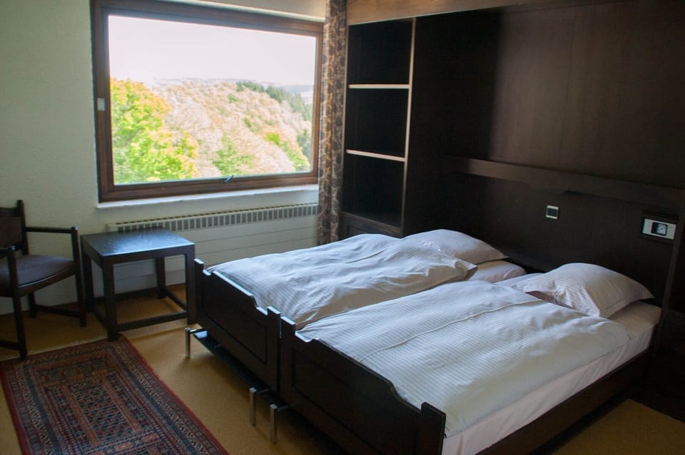 Premium bedding, desk, travel crib, free WiFi
