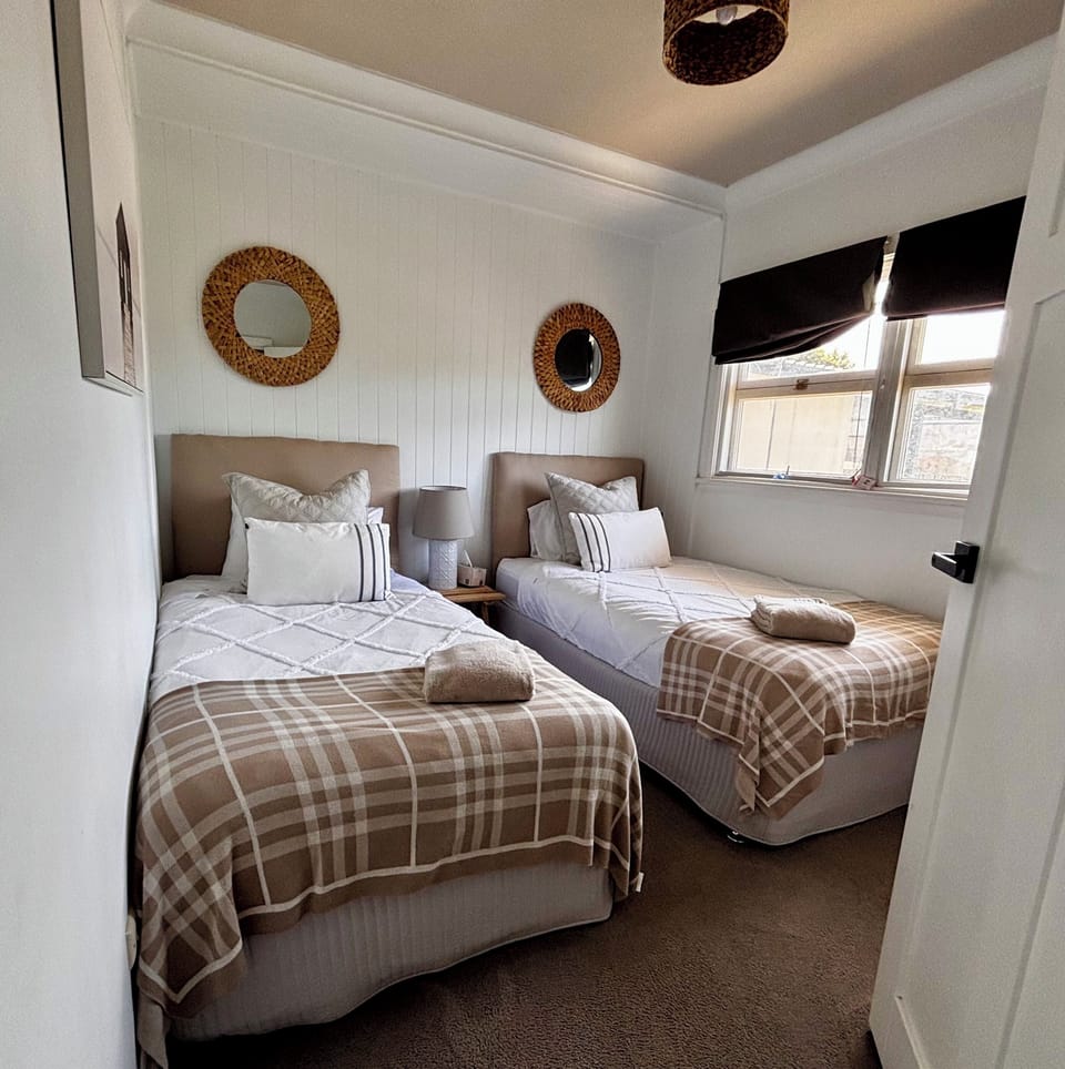 King single bedroom