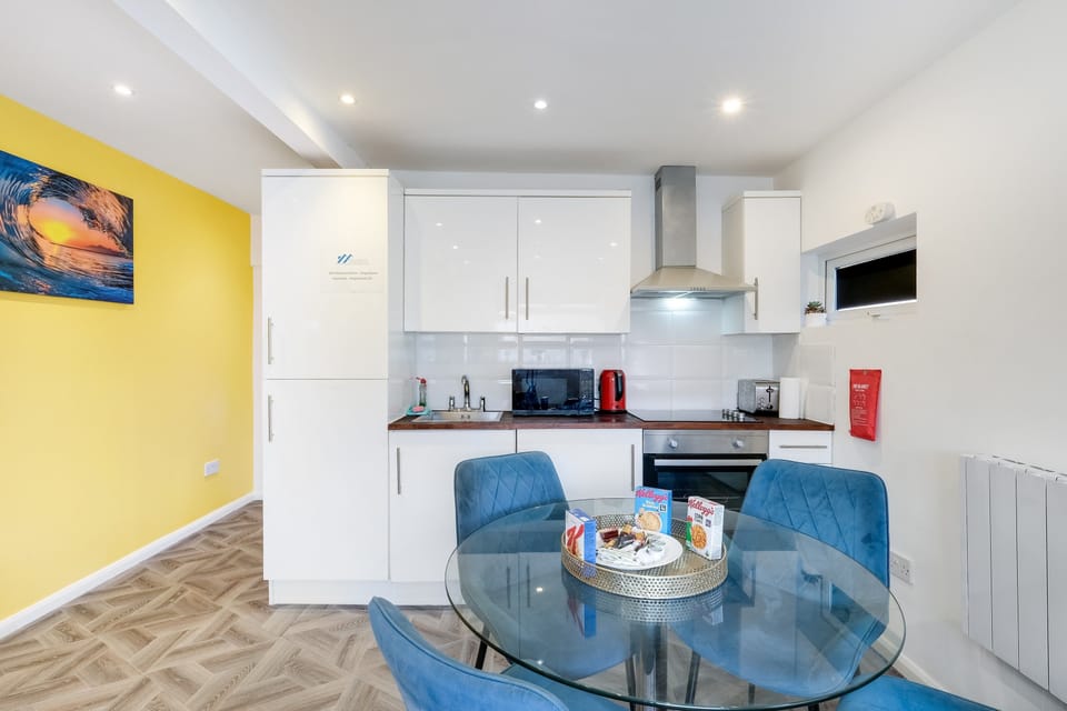 Basic Apartment, 1 Bedroom | Private kitchen | Fridge, microwave, toaster, freezer