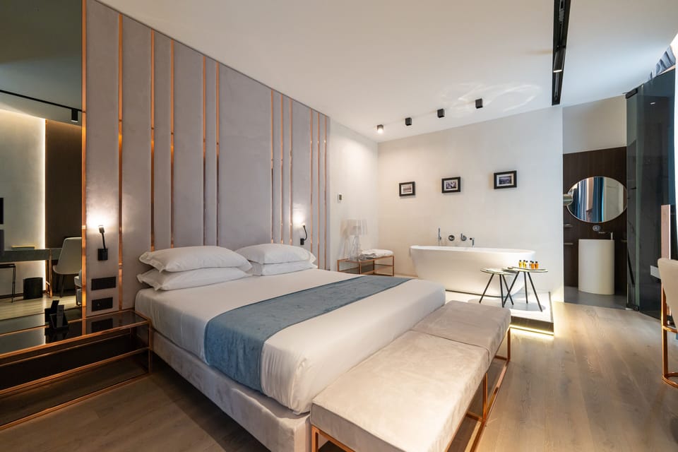 Suite, Bathtub | Premium bedding, minibar, in-room safe, desk