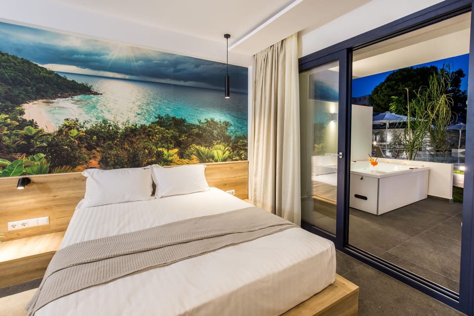 Suite-Fresh with SpaBath | Free WiFi, bed sheets