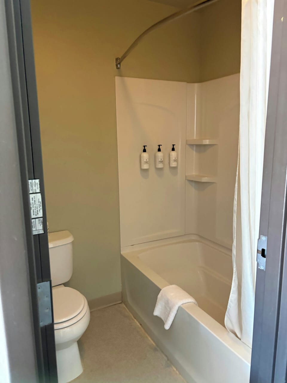 Boarders East (Satellite Location) Room, 2 Queen Beds, Non Smoking | Bathroom shower