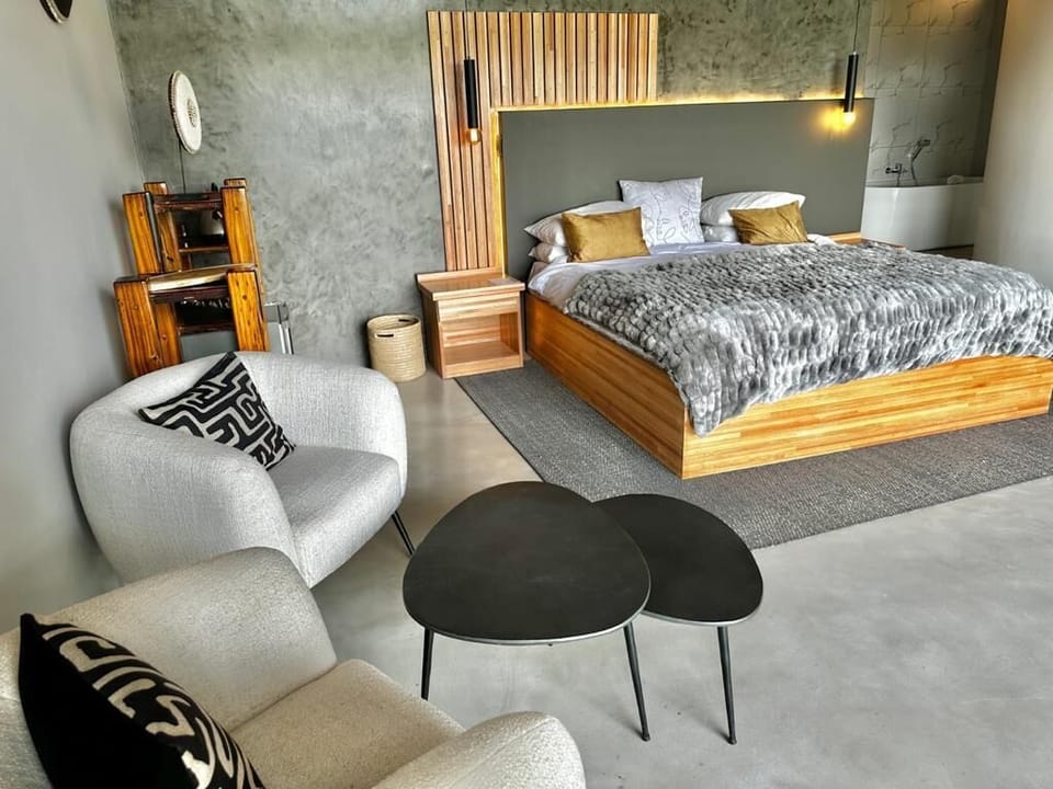 Luxury Studio | In-room safe, blackout drapes, iron/ironing board (on request)