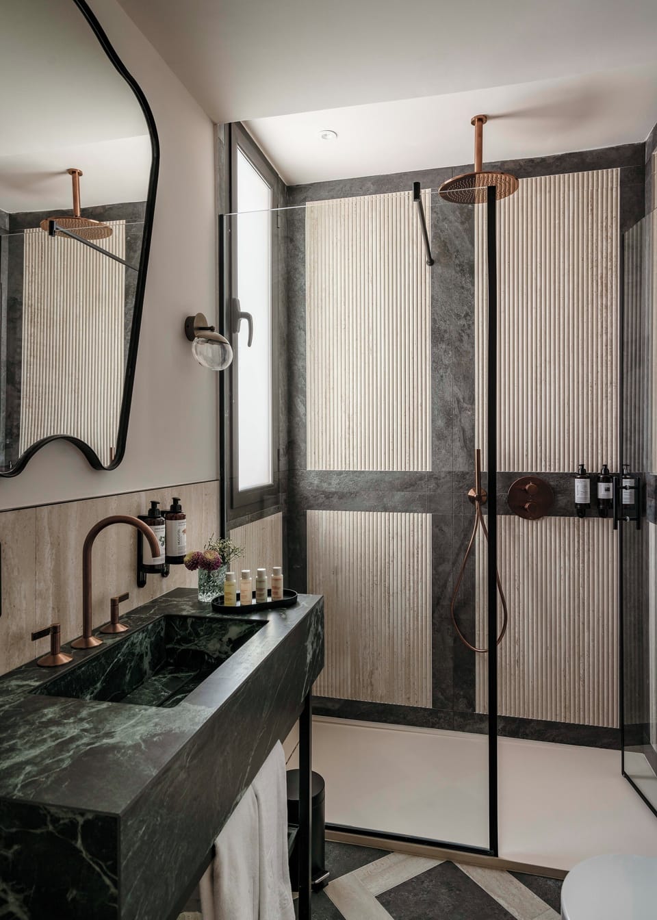Shower, free toiletries, hair dryer, bidet