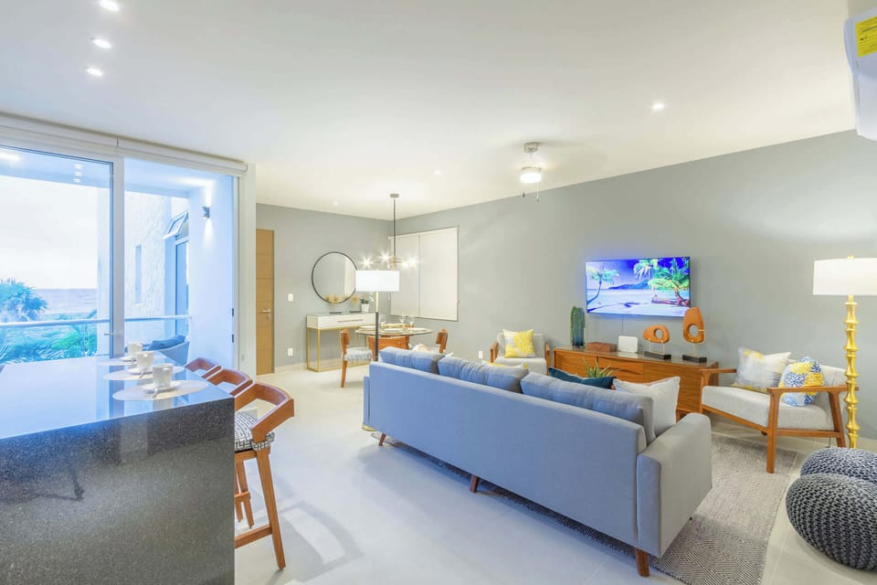 Watch TV or the ocean? Your call!