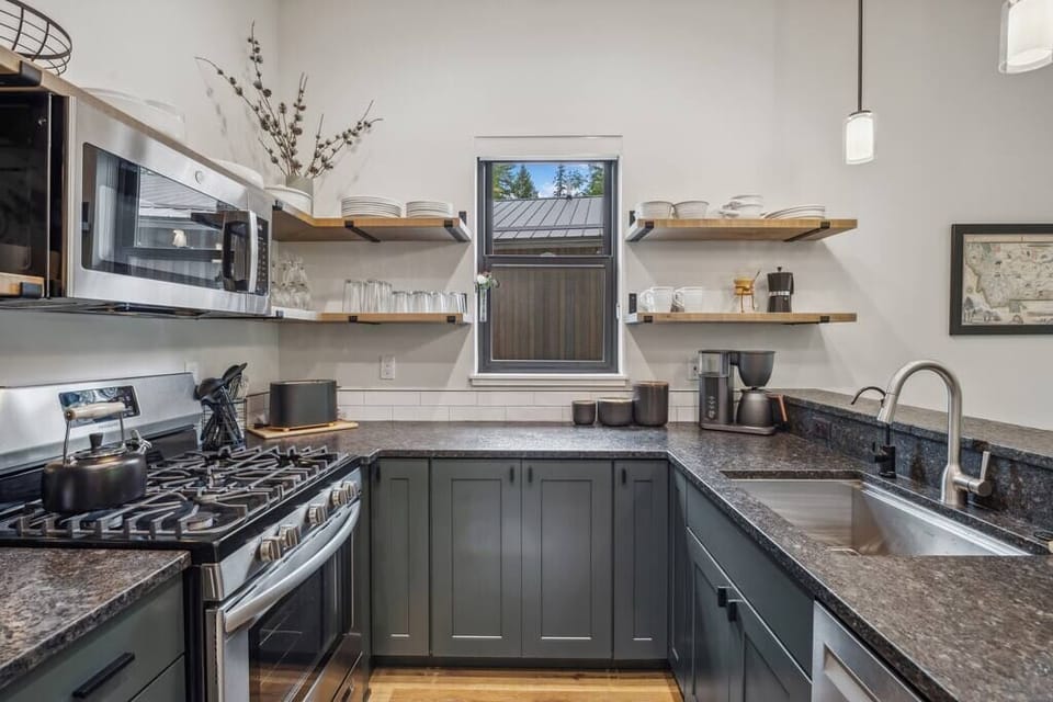 Upstairs Kitchen (1)