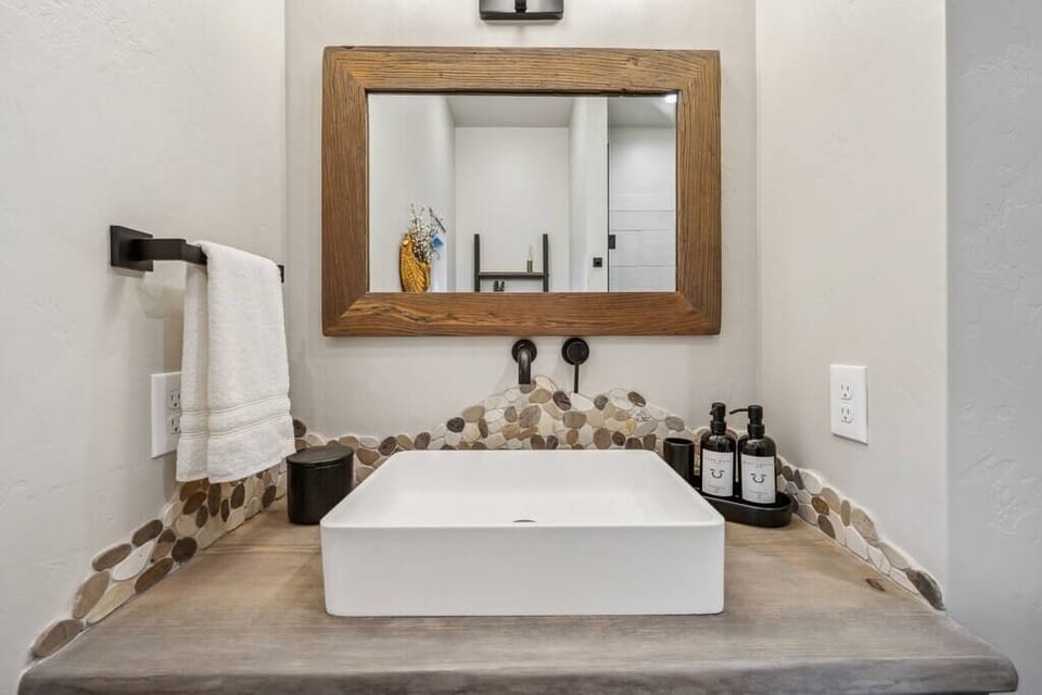 Upstairs Bathroom 