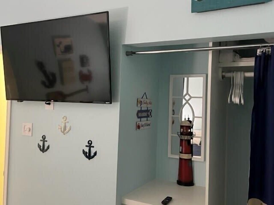 Guest bedroom