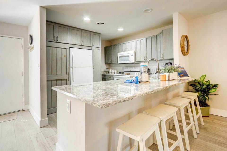 Property Interior | Single-Story Condo