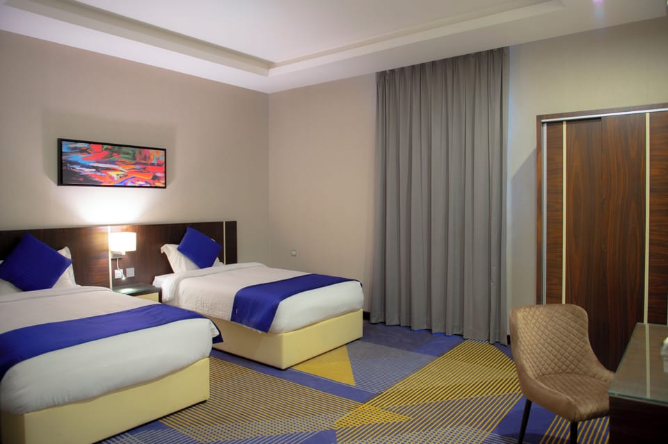 Senior Suite, 1 Bedroom | Egyptian cotton sheets, premium bedding, down comforters, pillowtop beds