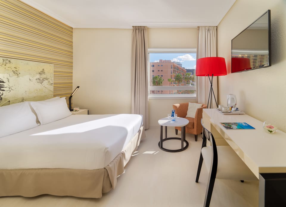Minibar, free WiFi, bed sheets