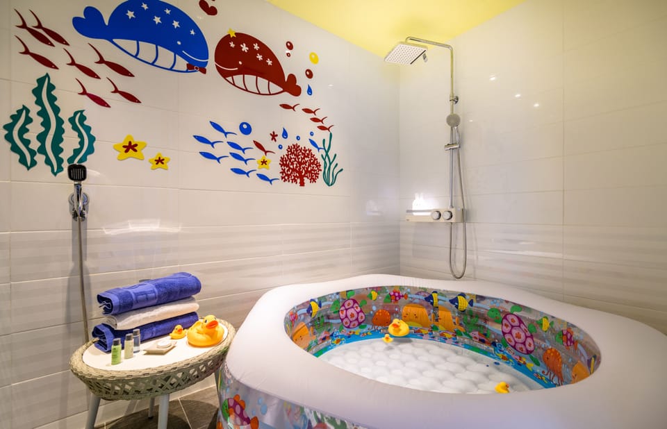 Kids Suite Ocean | Bathroom | Free toiletries, hair dryer, slippers, bidet