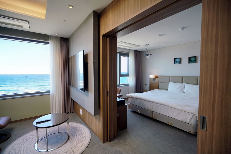 Club Suite, 1 Bedroom, Ocean View | Premium bedding, down comforters, in-room safe, desk